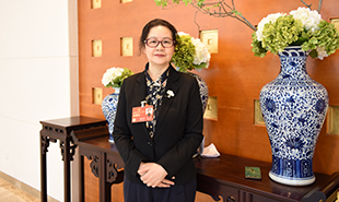全國人大代表、重慶作協(xié)主席冉冉　