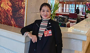全國政協(xié)委員，中國作協(xié)副主席，黑龍江省政協(xié)副主席，省作協(xié)主席遲子建
