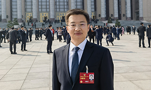 全國政協(xié)委員、山西省作協(xié)主席李駿虎　