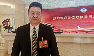 全國政協(xié)委員，中國作協(xié)主席團委員、書記處書記邱華棟