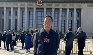 全國政協(xié)委員、北京十月文藝出版社總編輯韓敬群 