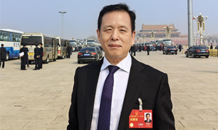 全國人大代表，中國作協(xié)黨組成員、副主席、書記處書記李敬澤