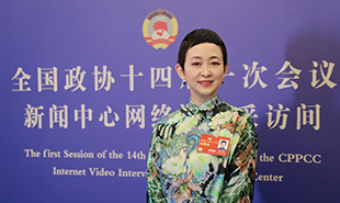 全國政協(xié)委員、中國東方演藝集團歌唱家劉玉婉
