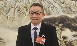 全國人大代表，廣西文聯(lián)主席、廣西作協(xié)主席田代琳