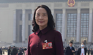 全國政協(xié)委員、天津市作協(xié)主席尹學蕓　