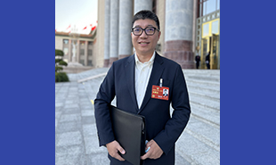 全國政協(xié)委員、中央戲劇學院院長郝戎　