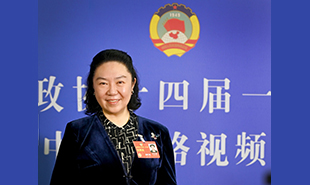全國政協(xié)委員、中國國家話劇院院長田沁鑫　