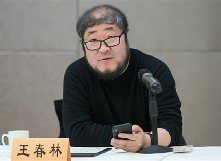 王春林：坐標(biāo)系藝術(shù)結(jié)構(gòu)與敘述視角的設(shè)定　　要想更好地進(jìn)入作品，就必須意識到那篇《我和祖奶》的后記的重要性。[詳細(xì)]