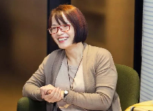 申霞艷：生如蟻而美如神　　胡學(xué)文出示的是當(dāng)代眼光，他正視并升華當(dāng)代生活經(jīng)驗(yàn)，大膽創(chuàng)造21世紀(jì)新傳統(tǒng)，這種傳統(tǒng)吸納過往，并與過往進(jìn)行激烈抗辯。[詳細(xì)]