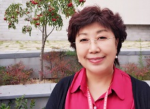 徐坤：《神圣婚姻》寫(xiě)的是家族里的真人真事　　這部書(shū)的很多情節(jié)都是家族里的真人真事，聽(tīng)的時(shí)候在想，應(yīng)該用什么方式把故事寫(xiě)出來(lái)……[詳細(xì)]