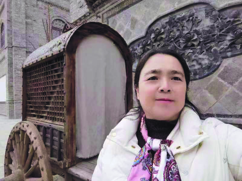 徐彥利，科幻作家，自1998年起發(fā)表作品，已發(fā)表近500篇科幻小說及研究論文等，出版《奇幻森林逃生記》《心靈探測師》《先鋒敘事新探》《中國科幻史話》《中國當(dāng)代小說主潮》《中國當(dāng)代小說流變史》等著作。曾獲華語科幻星云獎、少兒科幻星云獎及世界華人科普獎等獎項(xiàng)。