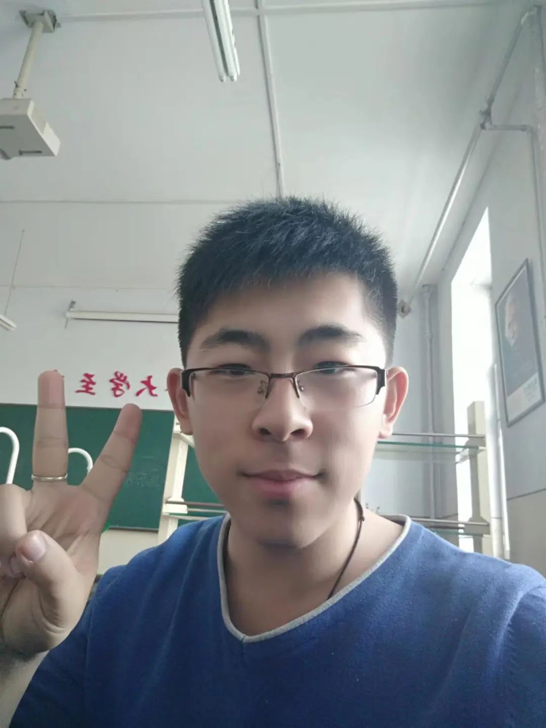 王九天，1995年生，吉林省洮南市人，中國(guó)科學(xué)技術(shù)大學(xué)化學(xué)專(zhuān)業(yè)在讀博士研究生。文學(xué)作品曾入選中國(guó)作家網(wǎng)原創(chuàng)頻道“本周之星”欄目。