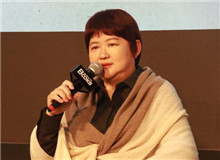 何向陽：《月下》是李鳳群的驚艷之作　　李鳳群將小說人物層層剝蝕，層層反芻，向我們道出現(xiàn)代女性生活中的罪與罰。[詳細(xì)]