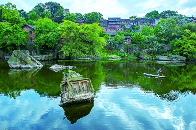 唐代造像石，位于四川省自貢市貢井區(qū)。