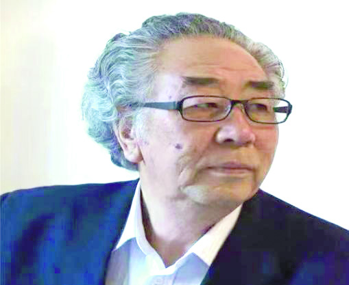 蒙古族詩人阿爾泰從1966年開始發(fā)表作品，1980年代起以一系列風(fēng)格獨特的詩作馳騁詩壇。他曾任《花的原野》主編、內(nèi)蒙古作協(xié)主席。2022年，推出8卷（9冊）的《阿爾泰文集》。近期，內(nèi)蒙古師范大學(xué)教授滿全帶領(lǐng)學(xué)生阿力瑪、文鵬對他進行專訪。