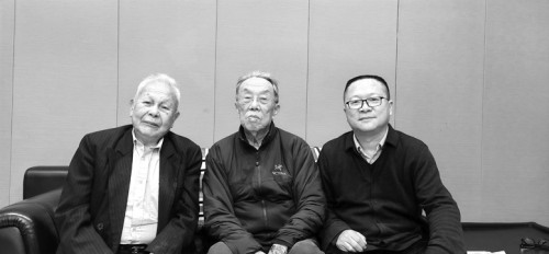  2022年1月，李少君和謝冕、王蒙兩位老師合影。      本版圖片均為受訪者供圖