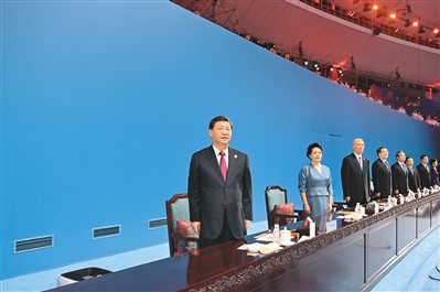 7月28日晚，第三十一屆世界大學生夏季運動會在四川省成都市隆重開幕。習近平、蔡奇、丁薛祥等黨和國家領(lǐng)導人出席開幕式。   新華社記者 謝環(huán)馳攝