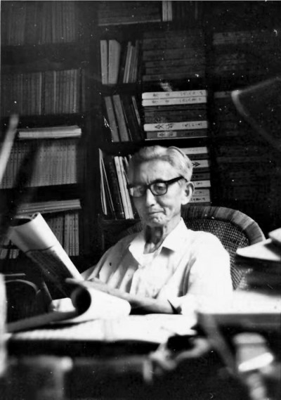 學(xué)人小傳  劉敦愿（1918—1997），湖北漢陽人。1944年畢業(yè)于國立藝術(shù)專科學(xué)校西畫科。1947年應(yīng)聘于山東大學(xué)，先后在中文系、歷史系執(zhí)教。早年致力于山東地區(qū)田野考古調(diào)查，晚年專注于美術(shù)考古研究，針對史前陶器藝術(shù)、商周青銅藝術(shù)、東周與漢代繪畫藝術(shù)等問題撰寫了一系列論文。著有《劉敦愿文集》。