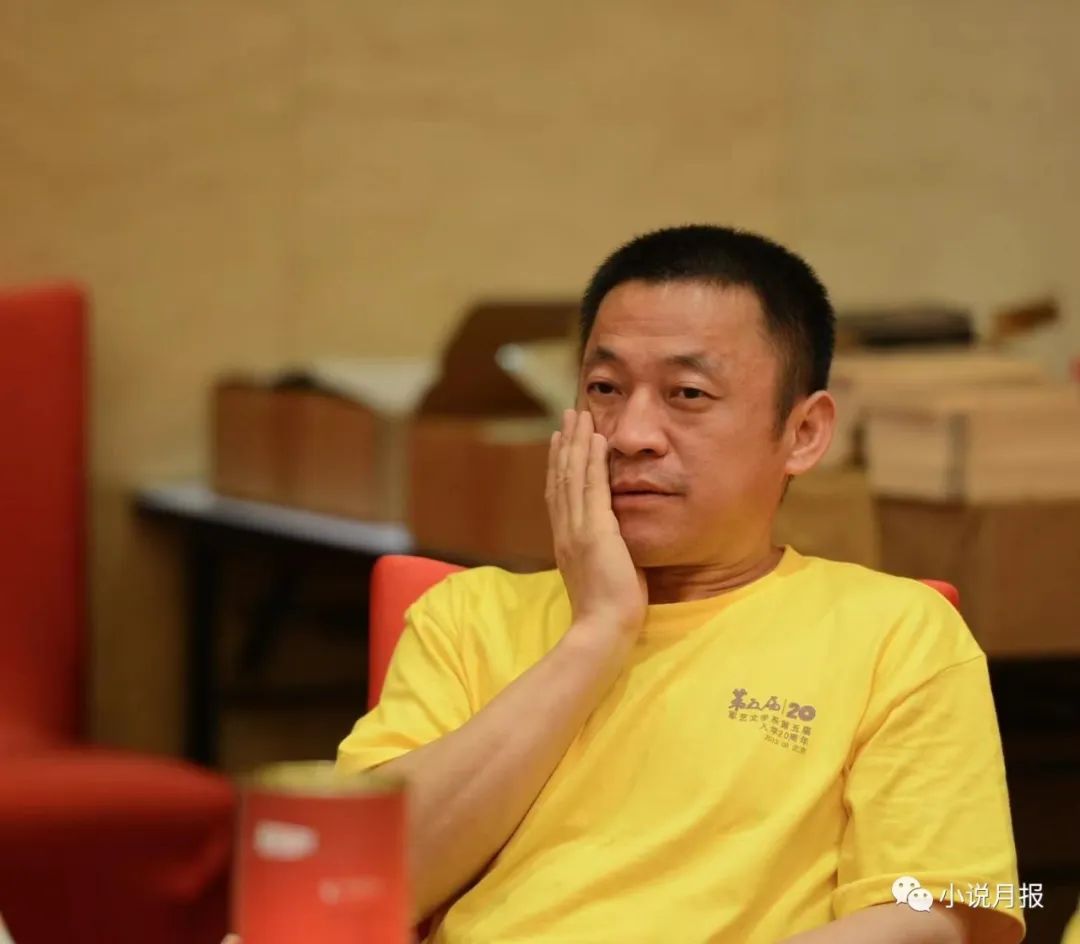 李亞，安徽亳州譙城人。出版中短篇小說集《幸福的萬花球》《初冬》等四部、長篇小說《流芳記》《花好月圓》等四部，曾獲十月文學獎、《小說月報》百花獎、《中國作家》鄂爾多斯文學獎中篇小說獎、魯彥周文學獎中篇小說獎、全軍文藝“新作品獎”一等獎等獎項。