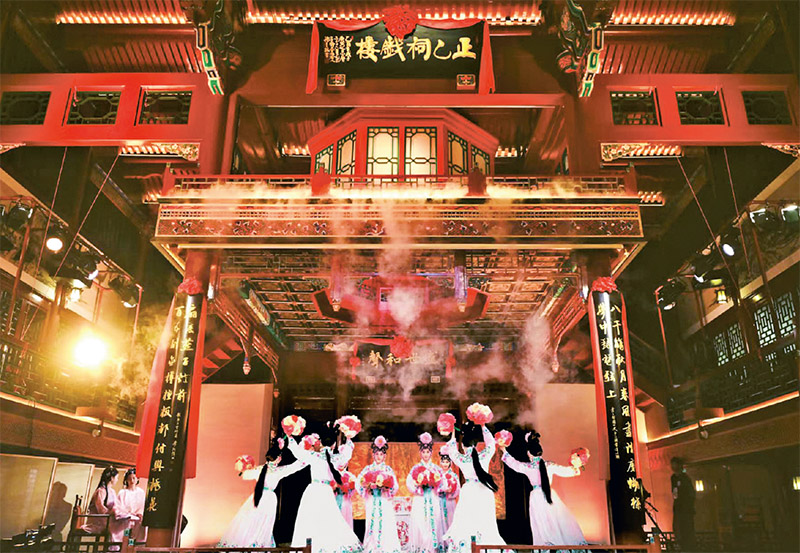 正乙祠戲樓里，昆曲《牡丹亭》經(jīng)典名段正在上演。 正乙祠戲樓供圖