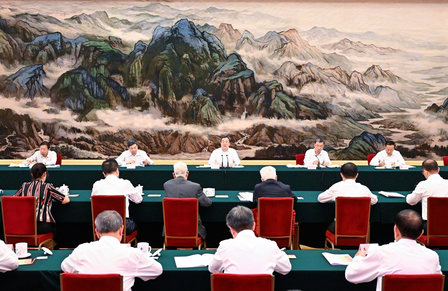 9月9日，全國(guó)優(yōu)秀教師代表座談會(huì)在北京召開(kāi)。中共中央政治局常委、國(guó)務(wù)院副總理丁薛祥出席會(huì)議，傳達(dá)習(xí)近平致信和李強(qiáng)批示并講話。新華社記者 申宏 攝