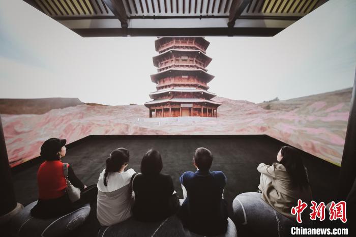 觀眾以全新角度的沉浸登臨體驗，感受古塔所承載的唐遼之風和中古文化美感。(瑞安新天地供圖)