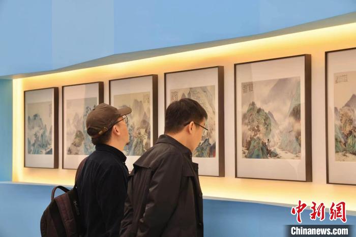 “景·色”——2023當(dāng)代青綠山水畫學(xué)術(shù)邀請展現(xiàn)場。 主辦方供圖