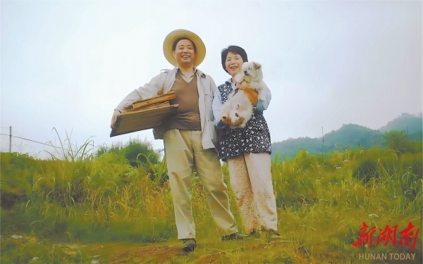 韓少功夫婦帶著一只叫“三毛”的狗來(lái)了八景。資料照片
