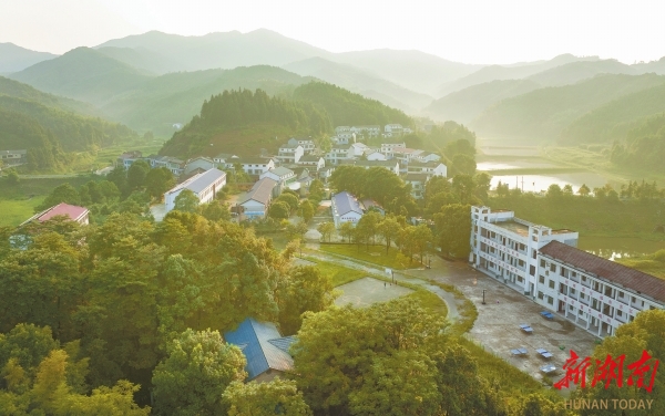 山清水秀的汨羅市三江鎮(zhèn)八景村。本版照片除資料照片外均為湖南日?qǐng)?bào)全媒體記者 李健 攝