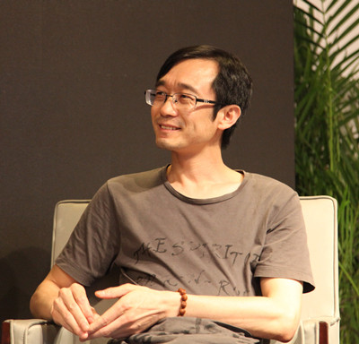 黃德海，《思南文學(xué)選刊》副主編，中國現(xiàn)代文學(xué)館特聘研究員。著有《世間文章》《詩經(jīng)消息》《書到今生讀已遲》《馴養(yǎng)生活》等。曾獲第八屆“唐弢青年文學(xué)研究獎”、第十七屆“華語文學(xué)傳媒盛典·年度文學(xué)評論家”、第三屆“山花文學(xué)雙年獎·散文獎”。