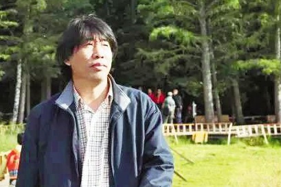宗仁發(fā)，吉林遼源人。著有詩(shī)集《追蹤夸父》《大地上的紋理》，散文集《思想與拉鏈》、評(píng)論集《尋找“希望的言語(yǔ)”》等，現(xiàn)為《作家》雜志主編、編審，中國(guó)作協(xié)散文委員會(huì)委員，中國(guó)詩(shī)歌學(xué)會(huì)常務(wù)理事，吉林省文藝評(píng)論家協(xié)會(huì)主席，國(guó)務(wù)院特殊津貼專家。編發(fā)短篇小說(shuō)獲第一、二、四屆魯迅文學(xué)獎(jiǎng)，編發(fā)格非的長(zhǎng)篇小說(shuō)《江南三部曲》獲第九屆茅盾文學(xué)獎(jiǎng)。主編《作家》雜志獲第三屆中國(guó)出版政府獎(jiǎng)期刊獎(jiǎng)，個(gè)人獲第三屆中國(guó)出版政府獎(jiǎng)優(yōu)秀人物獎(jiǎng)。