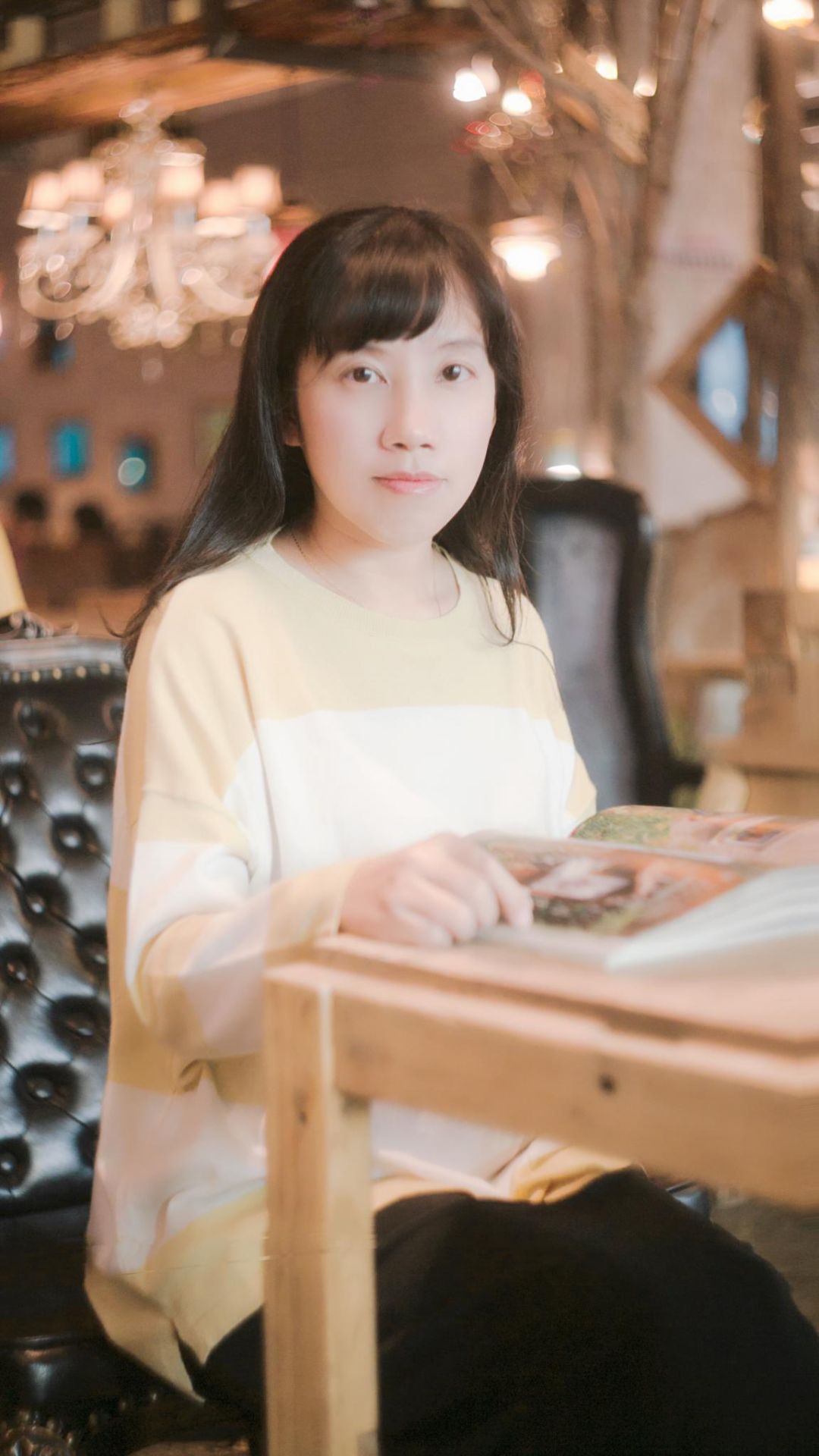 藤萍 廈門人，網(wǎng)絡(luò)文學(xué)作家。2000年考入中山大學(xué)法律系，同年以《鎖檀經(jīng)》獲第一屆花雨“花與夢”全國浪漫小說征文大賽第一名，此后相繼出版多部作品。2018年《未亡日》獲“北京大學(xué)2017網(wǎng)絡(luò)文學(xué)年榜”女頻榜榜首。