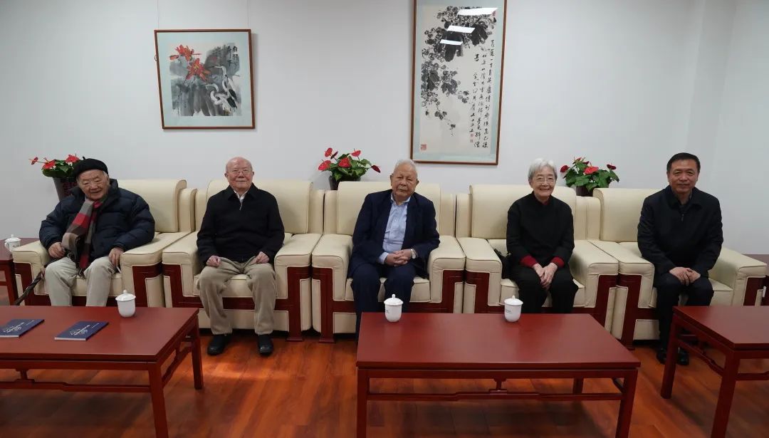 左起：錢理群、嚴家炎、謝冕、盧曉蓉、張宏森