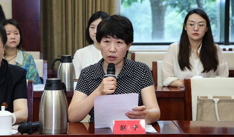 8月11日，總計(jì)票人向評委會(huì)報(bào)告選票情況