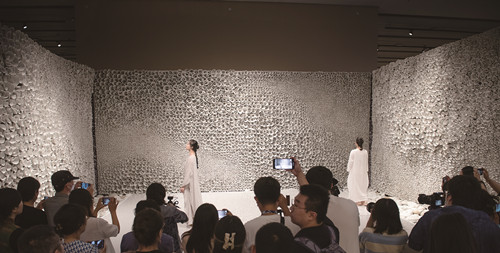 生命之盒（陶藝空間裝置，2023年中國(guó)工藝美術(shù)館） 朱樂(lè)耕 作