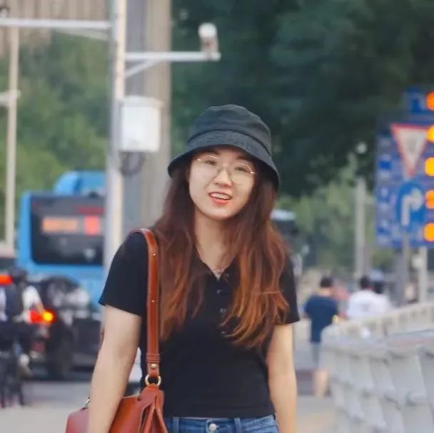 王秋實(shí)，中國(guó)作協(xié)網(wǎng)絡(luò)文學(xué)中心研究處干部。畢業(yè)于北京師范大學(xué)文學(xué)院、萊頓大學(xué)比較文學(xué)與文學(xué)理論專業(yè)，曾在游戲研發(fā)行業(yè)任七年世界觀、劇情及關(guān)卡設(shè)計(jì)師，多年游戲玩家。目前研究方向?yàn)榫W(wǎng)絡(luò)文學(xué)產(chǎn)業(yè)、網(wǎng)絡(luò)文學(xué)與游戲文化等。
