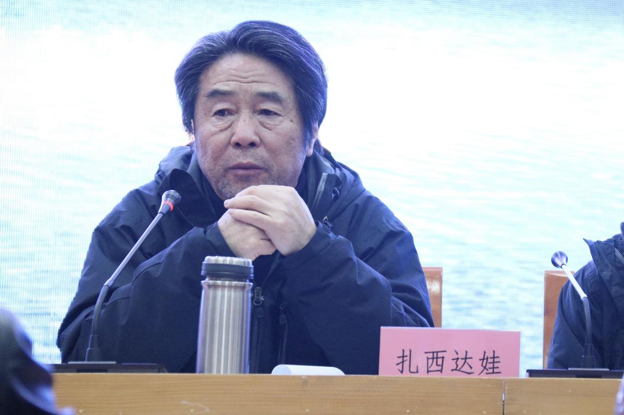 西藏自治區(qū)政協(xié)副主席、文聯(lián)主席扎西達娃在開班儀式講話