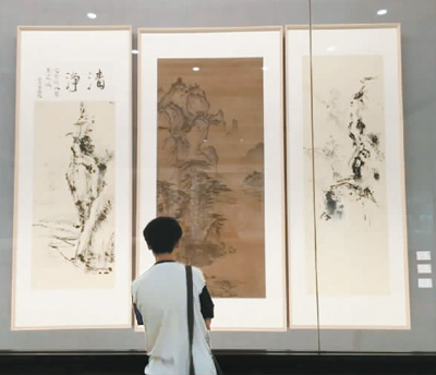 　二〇一五年，柯偉業(yè)的碩士畢業(yè)作品在浙江杭州潘天壽紀(jì)念館展出。