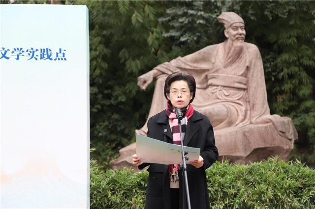 眉山市委常委、宣傳部部長何迎曉致辭