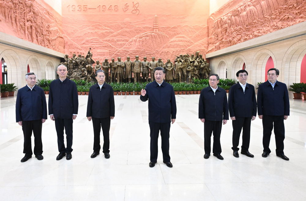 2022年10月27日，習(xí)近平在延安革命紀(jì)念館參觀《偉大歷程——中共中央在延安十三年歷史陳列》結(jié)束時發(fā)表重要講話。新華社記者 燕雁 攝