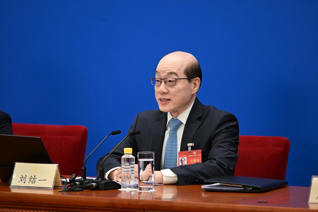3月3日，全國(guó)政協(xié)十四屆二次會(huì)議新聞發(fā)布會(huì)在北京人民大會(huì)堂舉行。大會(huì)新聞發(fā)言人劉結(jié)一向中外媒體介紹本次大會(huì)有關(guān)情況并回答記者提問。?新華社記者 金立旺 攝