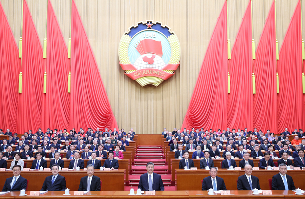 3月4日下午，中國(guó)人民政治協(xié)商會(huì)議第十四屆全國(guó)委員會(huì)第二次會(huì)議在北京人民大會(huì)堂開幕。習(xí)近平等黨和國(guó)家領(lǐng)導(dǎo)人到會(huì)祝賀。 新華社記者 鞠鵬 攝