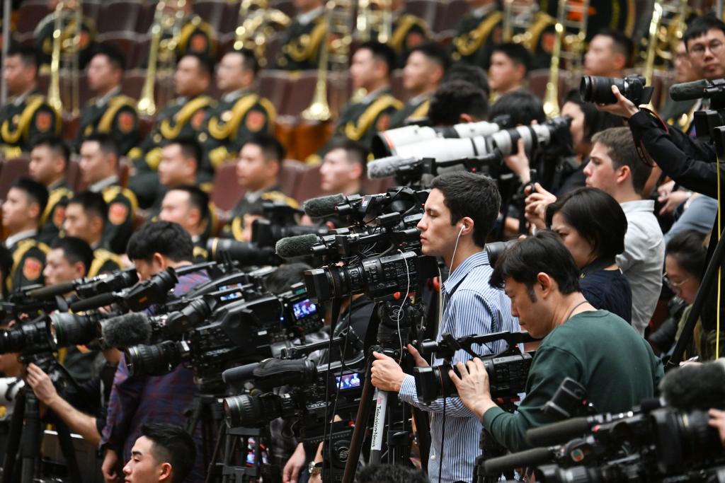 3月5日，第十四屆全國(guó)人民代表大會(huì)第二次會(huì)議在北京人民大會(huì)堂開幕。這是記者在會(huì)場(chǎng)拍攝。新華社記者 牟寧 攝