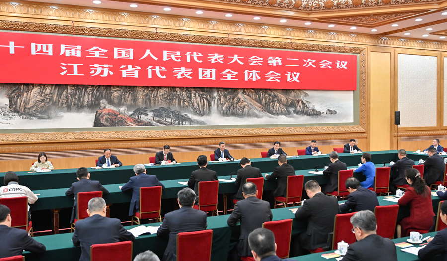 3月5日，中共中央總書記、國家主席、中央軍委主席習(xí)近平參加他所在的十四屆全國人大二次會(huì)議江蘇代表團(tuán)審議。新華社記者 岳月偉 攝