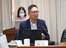 陳河長(zhǎng)篇小說(shuō)《誤入孤城》研討會(huì)在北京舉行11月23日，由《十月》雜志社、北京十月文藝出版社主辦的“陳河長(zhǎng)篇小說(shuō)《誤入孤城》研討會(huì)”在北京出版集團(tuán)舉行。 [詳細(xì)]