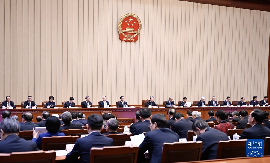 3月10日，十四屆全國(guó)人大二次會(huì)議主席團(tuán)在北京人民大會(huì)堂舉行第三次會(huì)議。主席團(tuán)常務(wù)主席趙樂(lè)際主持會(huì)議。新華社記者 謝環(huán)馳 攝