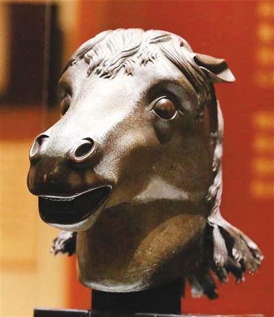 　圓明園博物館展出的清代馬首銅像。 　　圓明園管理處供圖