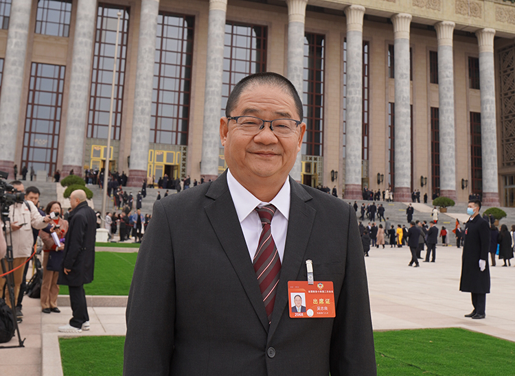 全國政協(xié)文化文史和學習委員會副主任、澳門文化界聯(lián)合總會會長吳志良委員