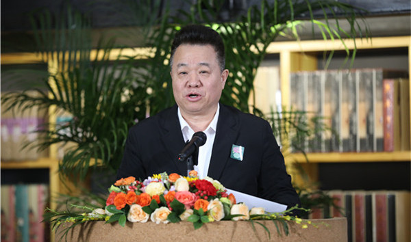 中國(guó)作協(xié)黨組成員、副主席、書記處書記邱華棟主持交流活動(dòng)