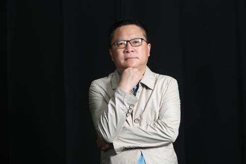 李少君，《詩刊》社主編，一級作家。主要著作有《自然集》《草根集》《海天集》《應(yīng)該對春天有所表示》等，被譽為“自然詩人”。